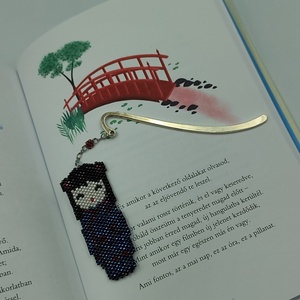 Könyvjelző japán babával, Könyv & Zene, Könyvjelző, Gyöngyfűzés, gyöngyhímzés, MESKA