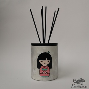 Kokeshi baba, szürke - pálcás lakásparfüm - otthon & életmód - gyertya, illat, aroma - párologtató - Meska.hu