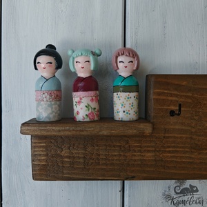FABRIKA város - 3 kokeshi - otthon & életmód - tárolás & rendszerezés - fali tároló - Meska.hu
