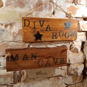 Man Cave / Diva Room / Férfi Barlang / Díva szoba fa fali tábla szett - otthon & életmód - dekoráció - fali és függő dekoráció - függődísz - Meska.hu