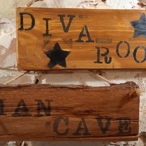 Man Cave / Diva Room / Férfi Barlang / Díva szoba fa fali tábla szett - otthon & életmód - dekoráció - fali és függő dekoráció - függődísz - Meska.hu