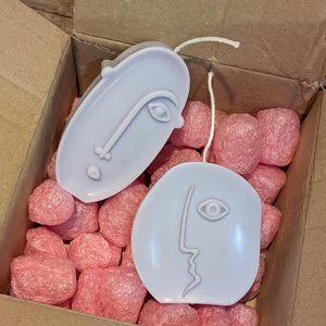 Soul mates candle box, Otthon & Életmód, Gyertya, illat, aroma, Gyertya, Gyertya-, mécseskészítés, Natúr, illatanyag mentes szójaviasz gyertya, pasztell lila árnyalatban.
Méret: 10x5 cm és 7,5x6,5 c..., MESKA