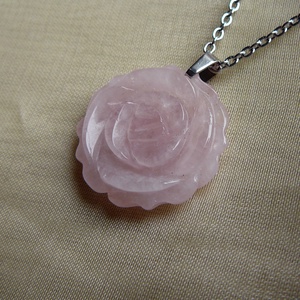Rózsakvarc rózsa medálos nyaklánc, Ékszer, Nyaklánc, Medálos nyaklánc, Ékszerkészítés, MESKA
