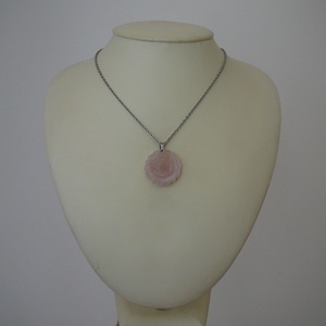 Rózsakvarc rózsa medálos nyaklánc - ékszer - nyaklánc - medálos nyaklánc - Meska.hu