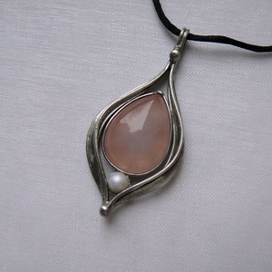 Rózsakvarc medál - ékszer - nyaklánc - medálos nyaklánc - Meska.hu