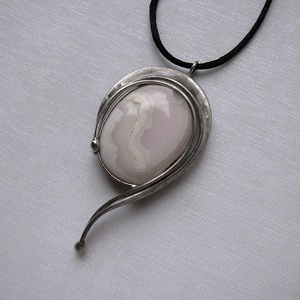 Rózsaszín kalcit medál - ékszer - nyaklánc - medálos nyaklánc - Meska.hu