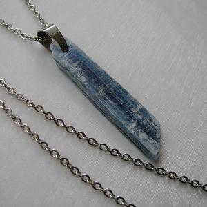 Kianit medálos nyaklánc, Ékszer, Nyaklánc, Medálos nyaklánc, Ékszerkészítés, MESKA