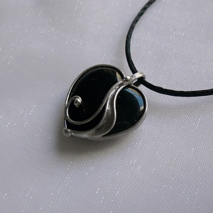 Ónix mini szív medál - ékszer - nyaklánc - medálos nyaklánc - Meska.hu