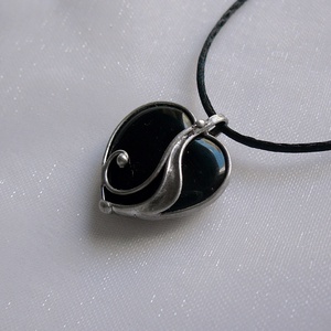 Ónix mini szív medál - Meska.hu