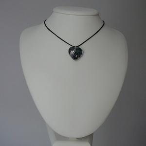 Fekete labradorit mini szív medál - ékszer - nyaklánc - medál - Meska.hu
