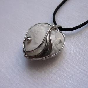 Howlit mini szív medál, Ékszer, Nyaklánc, Medálos nyaklánc, Ékszerkészítés, Fémmegmunkálás, MESKA