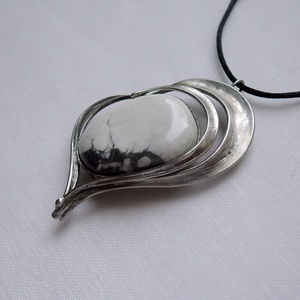 Howlit szív medál - ékszer - nyaklánc - medálos nyaklánc - Meska.hu