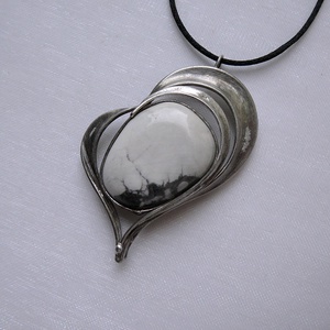 Howlit szív medál - ékszer - nyaklánc - medálos nyaklánc - Meska.hu