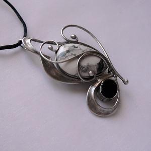 Howlit pillangó medál - ékszer - nyaklánc - medálos nyaklánc - Meska.hu