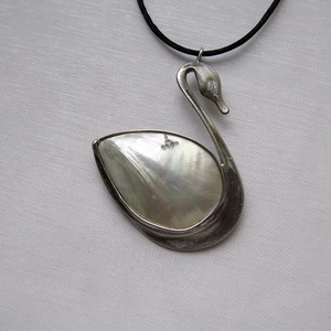 Gyöngyház hattyú medál - ékszer - nyaklánc - medálos nyaklánc - Meska.hu