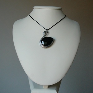 Ónix hattyú medál - ékszer - nyaklánc - medálos nyaklánc - Meska.hu
