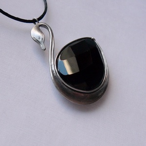 Ónix hattyú medál - ékszer - nyaklánc - medálos nyaklánc - Meska.hu