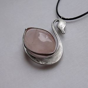 Rózsakvarc hattyú medál, Ékszer, Nyaklánc, Medálos nyaklánc, Ékszerkészítés, Fémmegmunkálás, MESKA