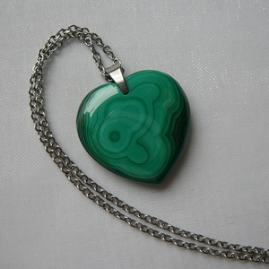 Malachit szív medálos nyaklánc - ékszer - nyaklánc - medálos nyaklánc - Meska.hu