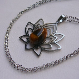 Tigrisszem lótusz medálos nyaklánc - ékszer - nyaklánc - medálos nyaklánc - Meska.hu