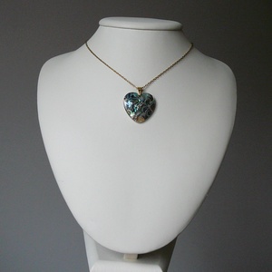 Pávakagyló szív medálos nyaklánc - ékszer - nyaklánc - medálos nyaklánc - Meska.hu