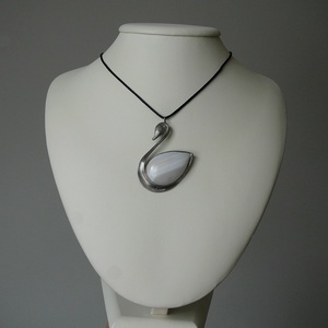 Achát hattyú medál - ékszer - nyaklánc - medálos nyaklánc - Meska.hu