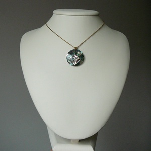 Pávakagyló medálos nyaklánc - ékszer - nyaklánc - medálos nyaklánc - Meska.hu