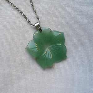 Aventurin virág medálos nyaklánc - ékszer - nyaklánc - medálos nyaklánc - Meska.hu