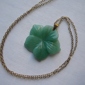 Aventurin virág medálos nyaklánc - ékszer - nyaklánc - medálos nyaklánc - Meska.hu