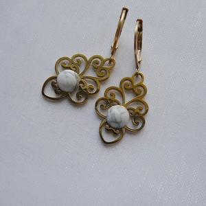 Filigrán howlit fülbevaló - ékszer - fülbevaló - lógó fülbevaló - Meska.hu