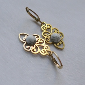 Filigrán howlit fülbevaló - ékszer - fülbevaló - lógó fülbevaló - Meska.hu