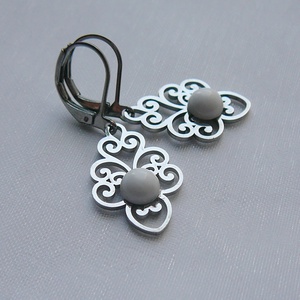 Filigrán howlit fülbevaló - ékszer - fülbevaló - lógó fülbevaló - Meska.hu