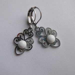 Filigrán howlit fülbevaló - ékszer - fülbevaló - lógó fülbevaló - Meska.hu