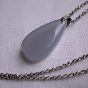 Kalcedon csepp medálos nyaklánc - Meska.hu