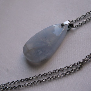 Kalcedon csepp medálos nyaklánc - Meska.hu