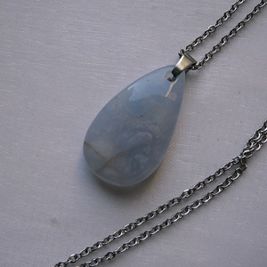 Kalcedon csepp medálos nyaklánc - ékszer - nyaklánc - medálos nyaklánc - Meska.hu