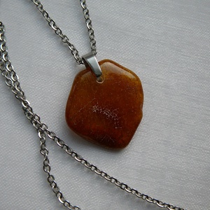 Borostyánkő medálos nyaklánc - ékszer - nyaklánc - medálos nyaklánc - Meska.hu