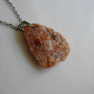 Kalcit medálos nyaklánc, Ékszer, Nyaklánc, Medálos nyaklánc, Ékszerkészítés, MESKA