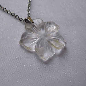 Hegyikristály virág medálos nyaklánc - ékszer - nyaklánc - medálos nyaklánc - Meska.hu