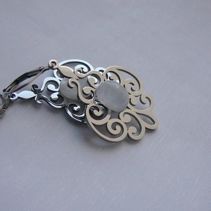 Filigrán holdkő fülbevaló - ékszer - fülbevaló - lógó fülbevaló - Meska.hu