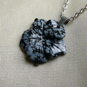 Hópehely obszidián virág medálos nyaklánc - Meska.hu