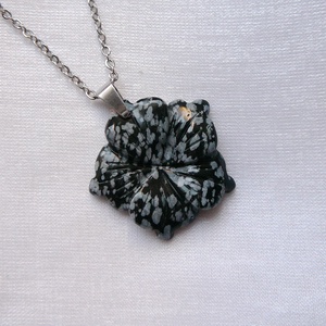 Hópehely obszidián virág medálos nyaklánc - ékszer - nyaklánc - medálos nyaklánc - Meska.hu