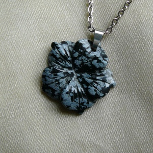 Hópehely obszidián virág medálos nyaklánc - ékszer - nyaklánc - medálos nyaklánc - Meska.hu