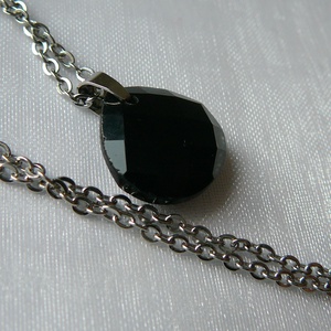 Ónix medálos nyaklánc, Ékszer, Nyaklánc, Medálos nyaklánc, Ékszerkészítés, Orvosi acél szerelékre akasztottam ezt a különlegesen szép fazettált ónix medált.
Mivel az acél nem..., MESKA
