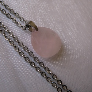 Rózsakvarc csepp medálos nyaklánc - ékszer - nyaklánc - medálos nyaklánc - Meska.hu
