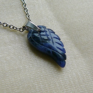 Szodalit szárny medálos nyaklánc - Meska.hu