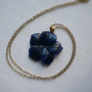 Szodalit virág medálos nyaklánc - ékszer - nyaklánc - medálos nyaklánc - Meska.hu