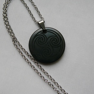 Sungit medálos nyaklánc - Triszkelion - ékszer - nyaklánc - medálos nyaklánc - Meska.hu