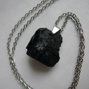 Fekete turmalin medálos nyaklánc - ékszer - nyaklánc - medálos nyaklánc - Meska.hu