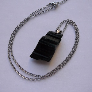 Fekete turmalin medálos nyaklánc - ékszer - nyaklánc - medálos nyaklánc - Meska.hu